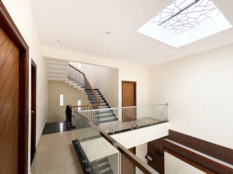 The Porthole House, staircase