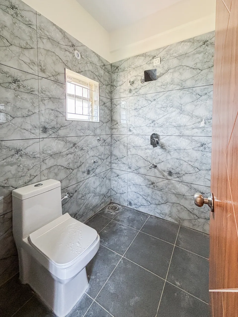 The Porthole House, rooms & baths