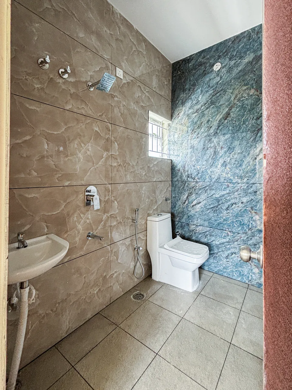 The Porthole House, rooms & baths