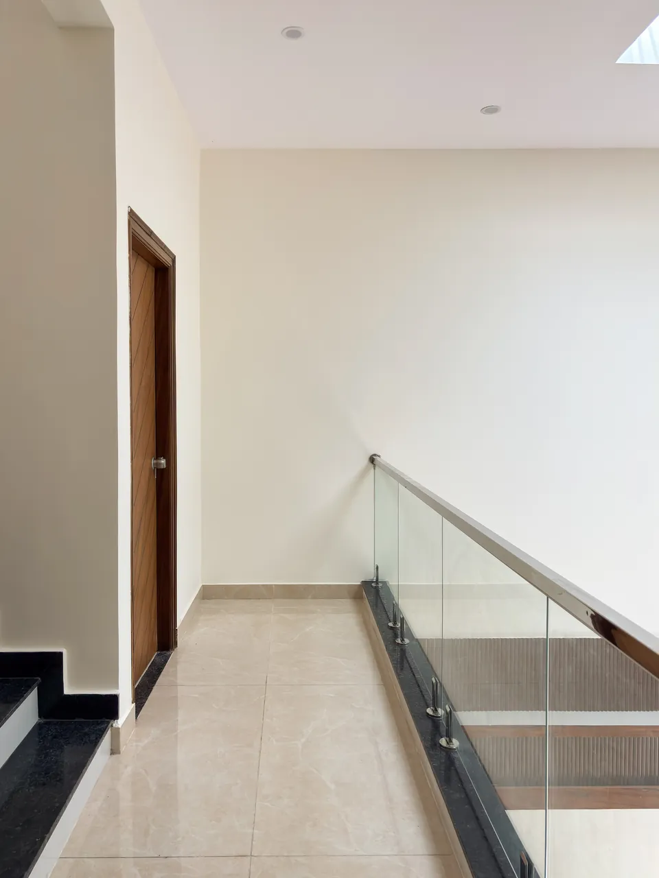The Porthole House, staircase