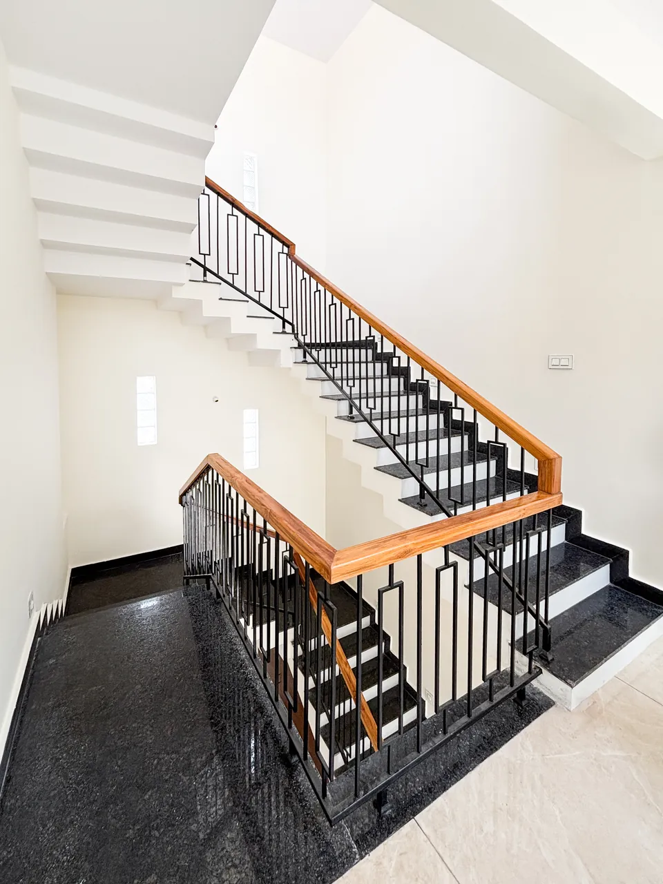 The Porthole House, staircase