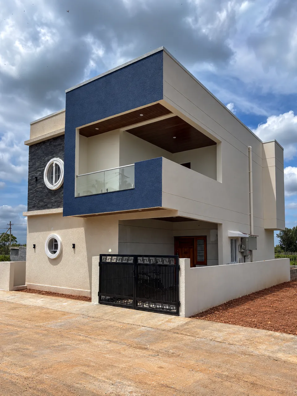 The Porthole House, exterior