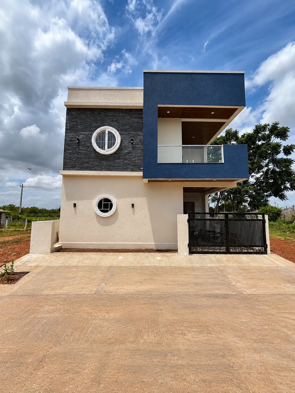 The Porthole House, exterior