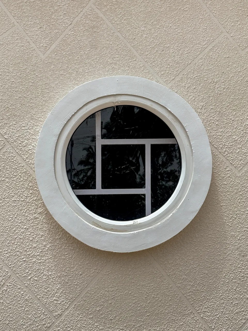 The Porthole House, exterior