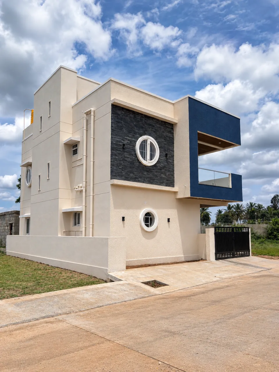 The Porthole House, exterior